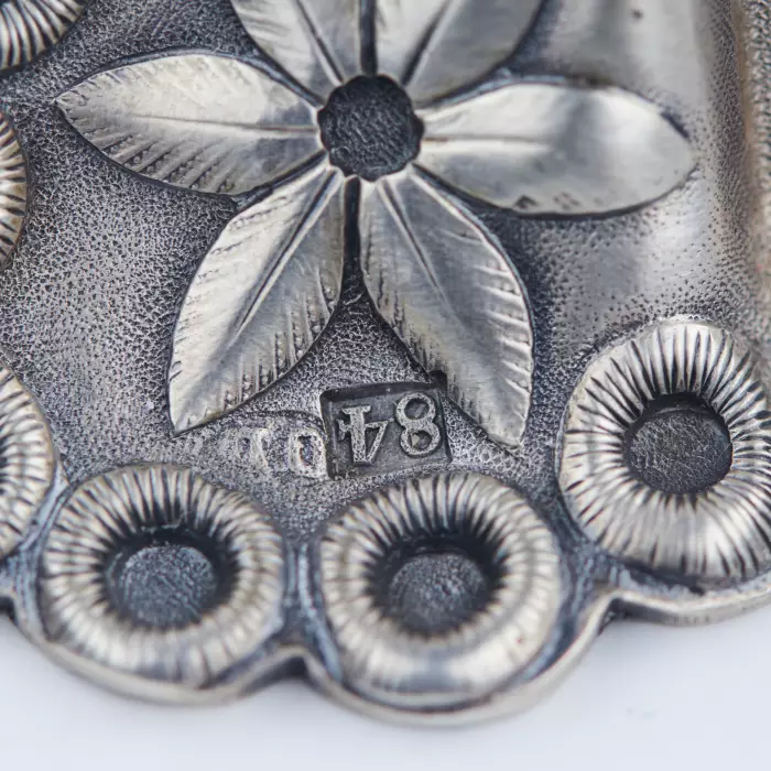 Salière de mariage pour karavaï avec émail en forme de nappe Maison Pavel Ovchinnikov, Moscou, 1875