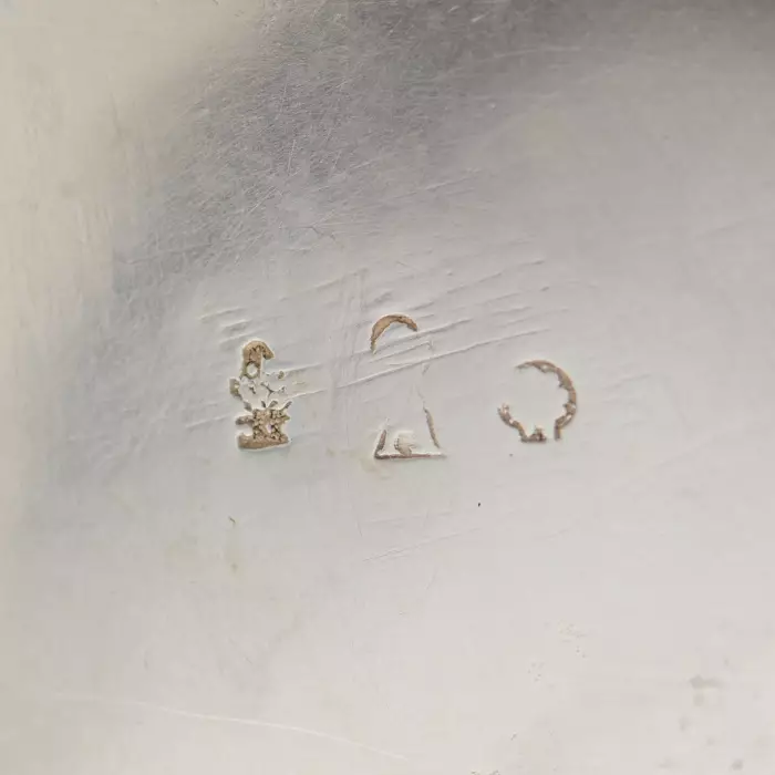 SEAU À CHAMPAGNE EN ARGENT AVEC SCÈNE BACCHIQUE ET ANSES EN TÊTE DE SATYRE EUROPE, XIXe SIÈCLE