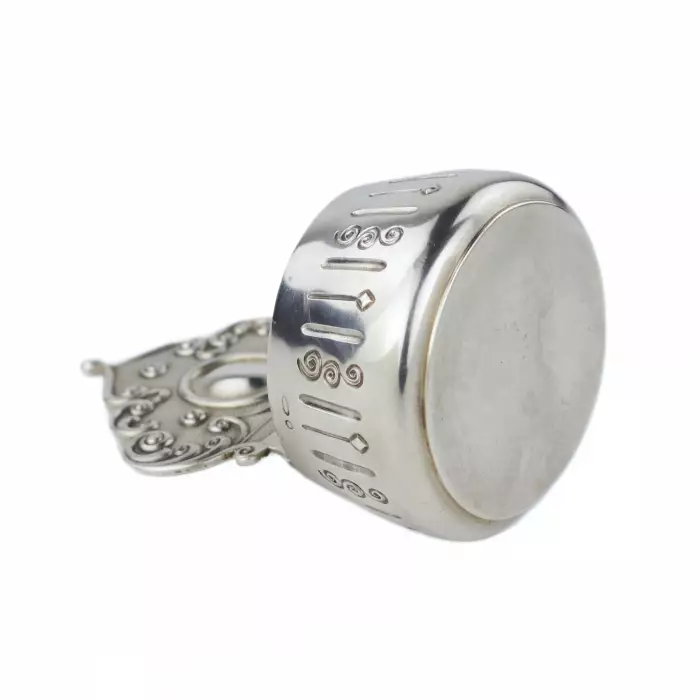 LOUCHE EN ARGENT À DOS AJOURÉ EN FORME DE KOKOSHNIK RUSSIE, DÉBUT DU XXᵉ SIÈCLE