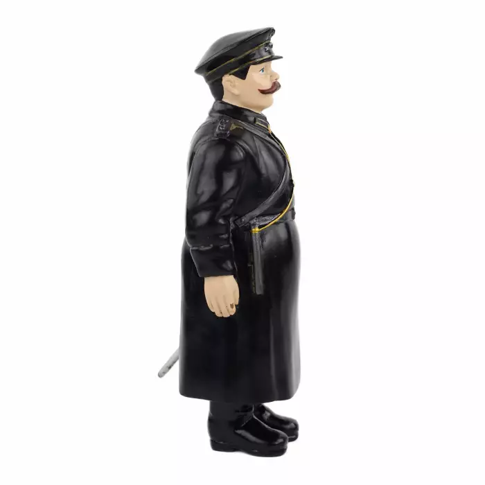 FIGURINE EN BRONZE D’UN POLICIER RUSSE, PEINTE À FROID D’APRÈS UN MODÈLE DE FABERGÉ RUSSIE, SAINT-PÉTERSBOURG, 1911