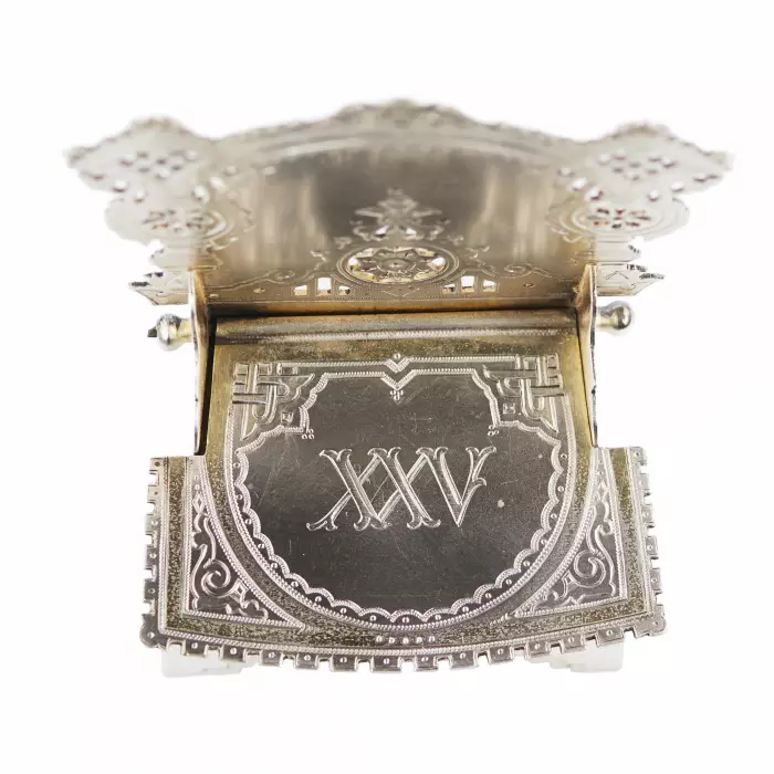 SALIÈRE EN ARGENT EN FORME DE TRÔNE, STYLE HISTORICISME EMPIRE RUSSE, MOSCOU, 1891
