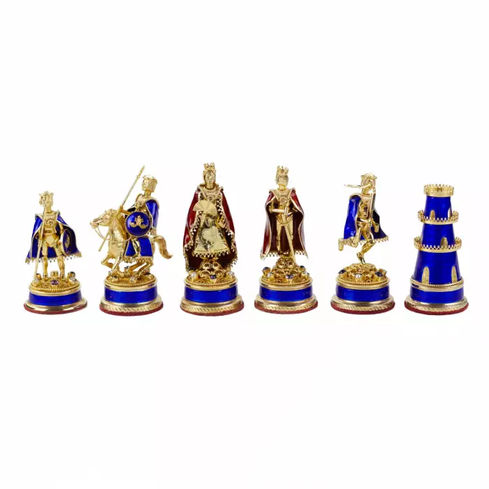 JEU D’ÉCHECS DE STYLE HISTORICISTE AVEC ÉMAIL. MAÎTRE A. KÖNIG  AUTRICHE-HONGRIE, DÉBUT DU XXe SIÈCLE