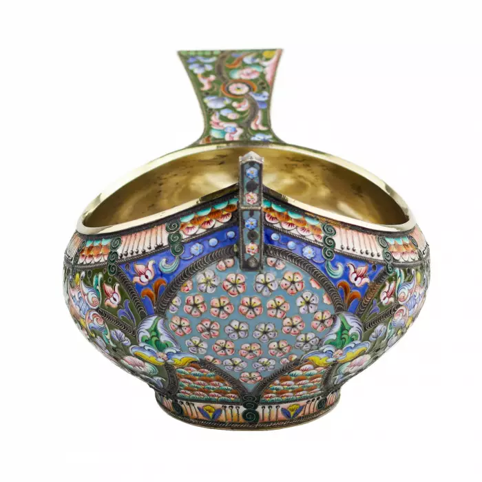 LARGE RUSSIAN SILVER KOVSH WITH CLOISONNÉ ENAMEL BY KONSTANTIN SKVORTSOV  RUSSIA, MOSCOW, 1908–1917
