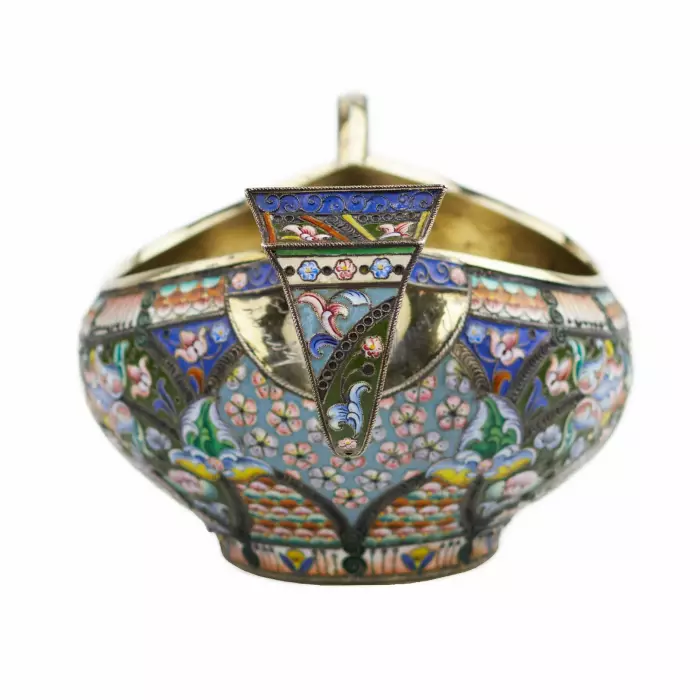 LARGE RUSSIAN SILVER KOVSH WITH CLOISONNÉ ENAMEL BY KONSTANTIN SKVORTSOV  RUSSIA, MOSCOW, 1908–1917