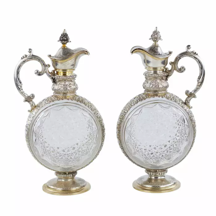 PAIR OF CUT CRYSTAL WINE EWERS WITH SILVER MOUNTS GERMANY, FIRST HALF OF THE 20TH CENTURY