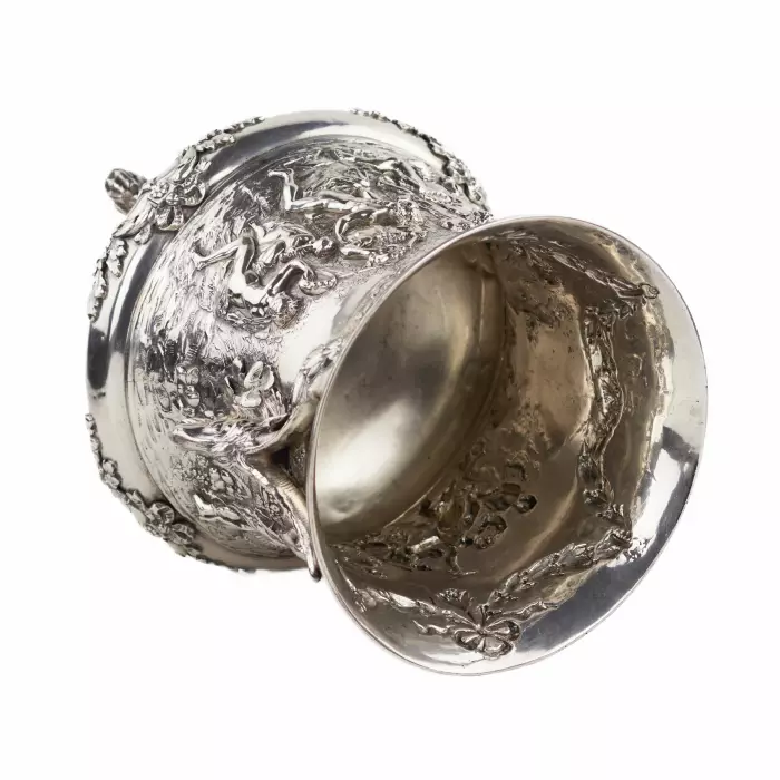 SEAU À CHAMPAGNE EN ARGENT À DÉCOR DE BACCHANALES ET TÊTES DE SATYRES ALLEMAGNE, HANAU, SECONDE MOITIÉ DU XIXE SIÈCLE