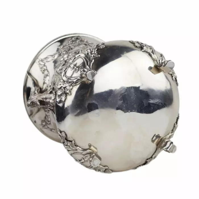 SEAU À CHAMPAGNE EN ARGENT À DÉCOR DE BACCHANALES ET TÊTES DE SATYRES ALLEMAGNE, HANAU, SECONDE MOITIÉ DU XIXE SIÈCLE