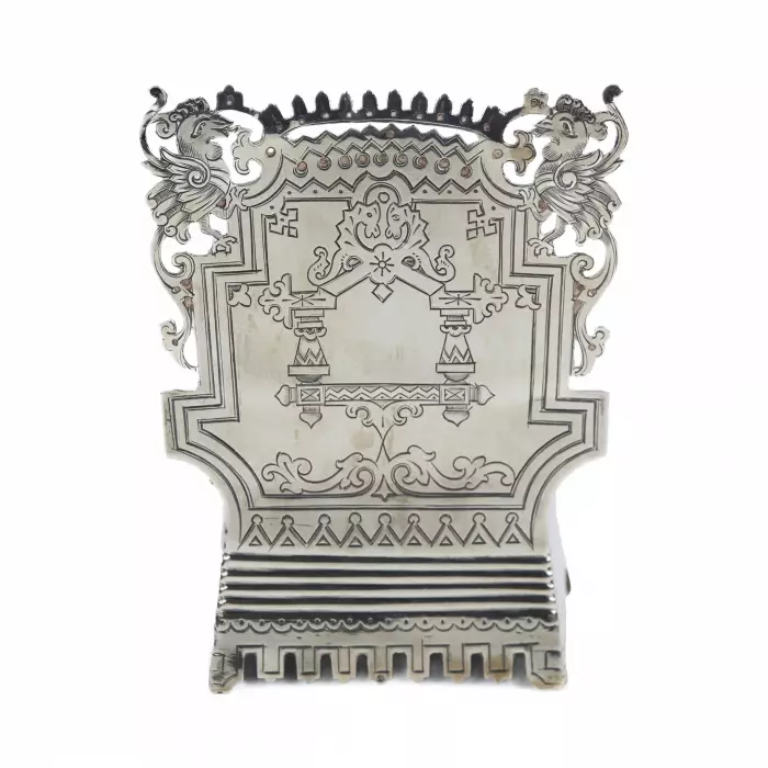 SALERON EN ARGENT EN FORME DE TRÔNE AVEC PROVERBE. MAÎTRE S. M. IKONNIKOV RUSSIE, MOSCOU, 1880