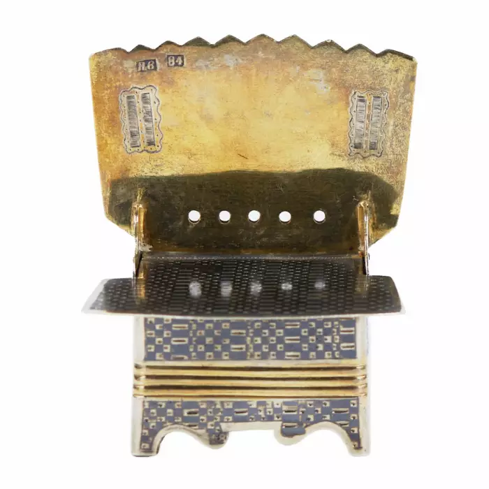 SALIÈRE EN ARGENT EN FORME DE TRÔNE AVEC NIELLO MOSCOU, 1864