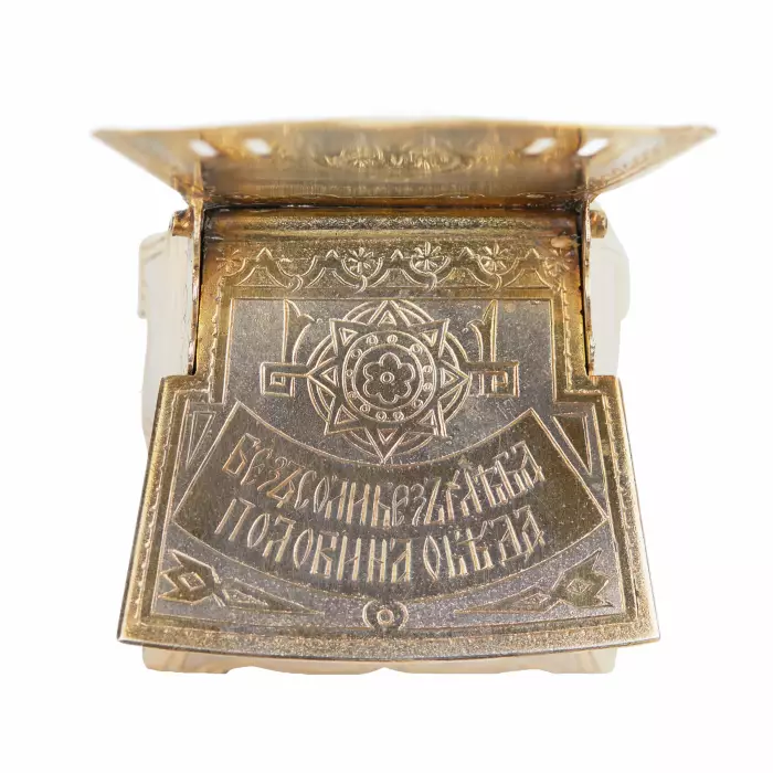SALERON EN ARGENT EN FORME DE TRÔNE AVEC LA PROVERBE «SANS SEL ET SANS PAIN, LA MOITIÉ DU REPAS EST PERDUE» RUSSIE, MOSCOU, 1882