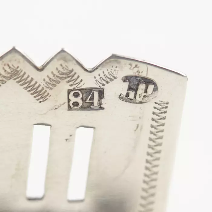 SALIÈRE EN ARGENT EN FORME DE TRÔNE AVEC LA PROVERBE « MANGE LE PAIN ET LE SEL, MAIS DIS LA VÉRITÉ » RUSSIE, MOSCOU, 1875