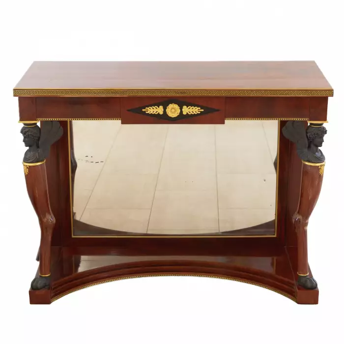 PAIRE DE CONSOLES RUSSES DE STYLE NÉOCLASSIQUE SAINT-PÉTERSBOURG, FIN XIXe - DÉBUT XXe SIÈCLE
