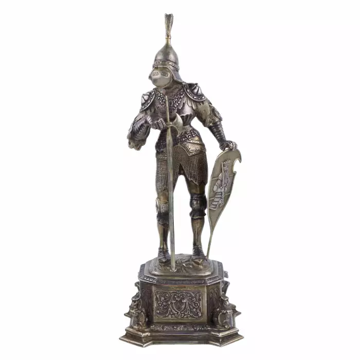 FIGURE DE CABINET EN ARGENT D’UN CHEVALIER ALLEMAGNE, HANAU, EFES, TOURNANT DES XIXe - XXe SIÈCLES