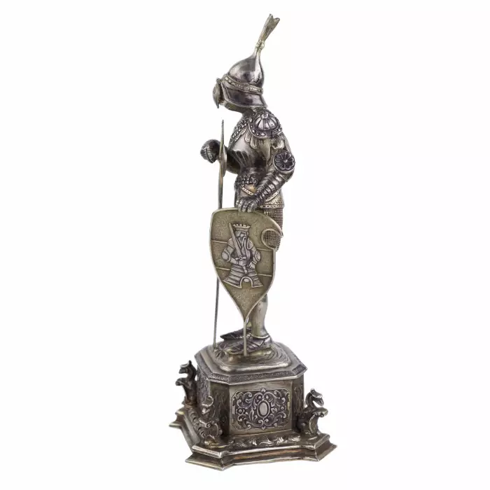FIGURE DE CABINET EN ARGENT D’UN CHEVALIER ALLEMAGNE, HANAU, EFES, TOURNANT DES XIXe - XXe SIÈCLES