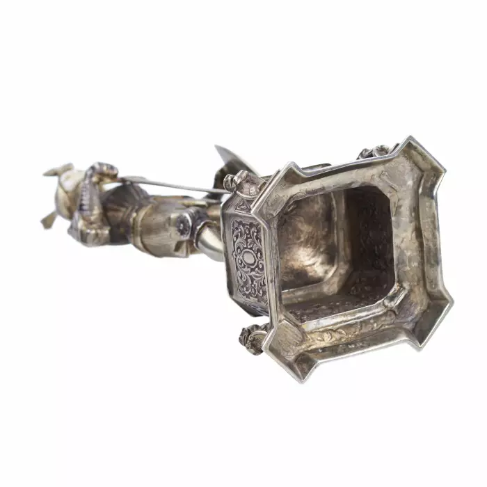 FIGURE DE CABINET EN ARGENT D’UN CHEVALIER ALLEMAGNE, HANAU, EFES, TOURNANT DES XIXe - XXe SIÈCLES