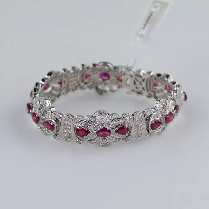 18-KARAT WHITE GOLD BRACELET WITH RUBIES AND DIAMONDS