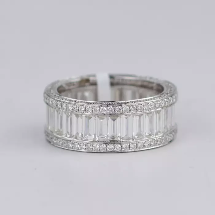 18-KARAT WHITE GOLD DIAMOND ETERNITY BAND