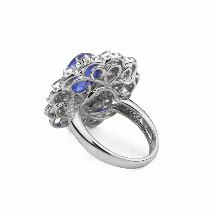18-KARAT GOLD RING WITH SAPPHIRE AND DIAMONDS
