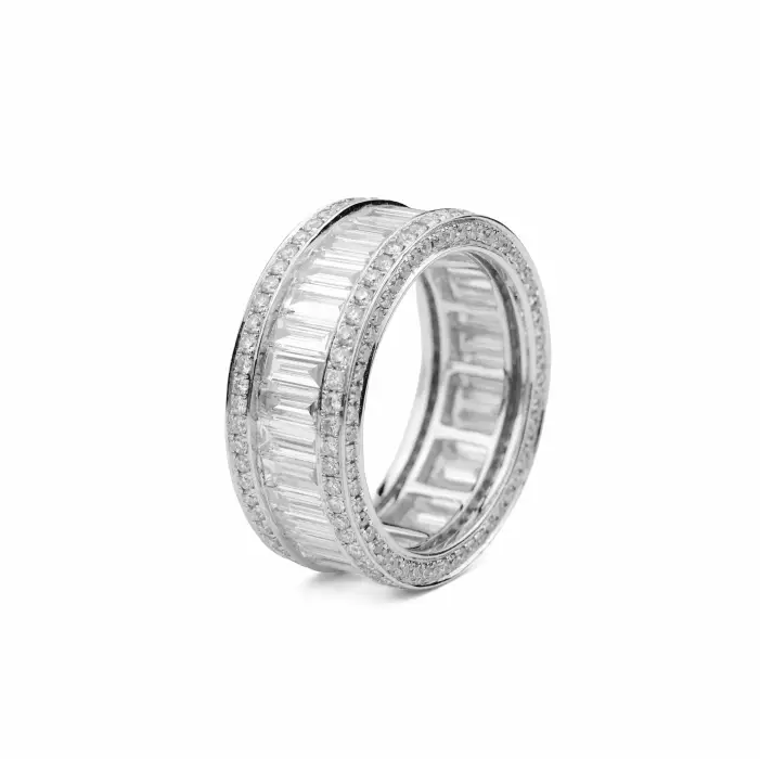 18-KARAT WHITE GOLD DIAMOND ETERNITY BAND
