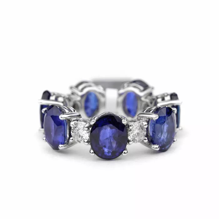 BAGUE EN OR 18 CARATS SERTIE DE SAPHIRS ET DE DIAMANTS