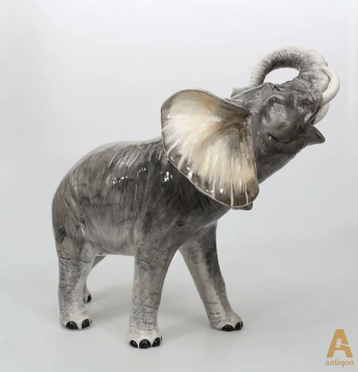 Porcelain figure 