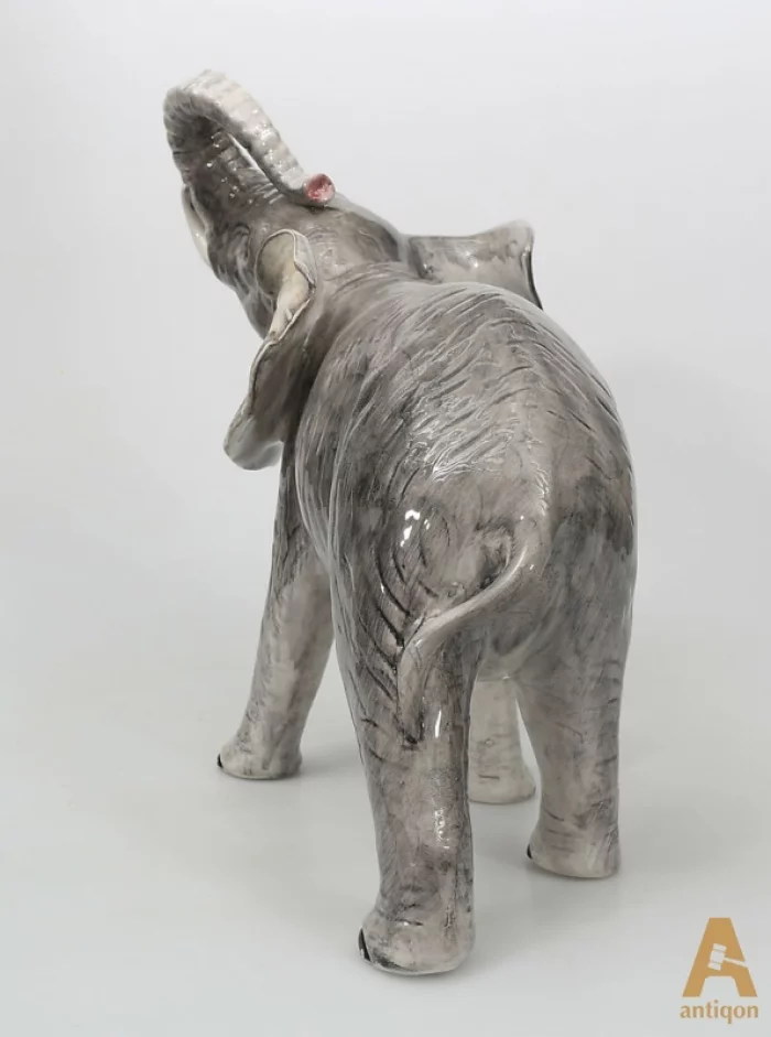 Porcelain figure 