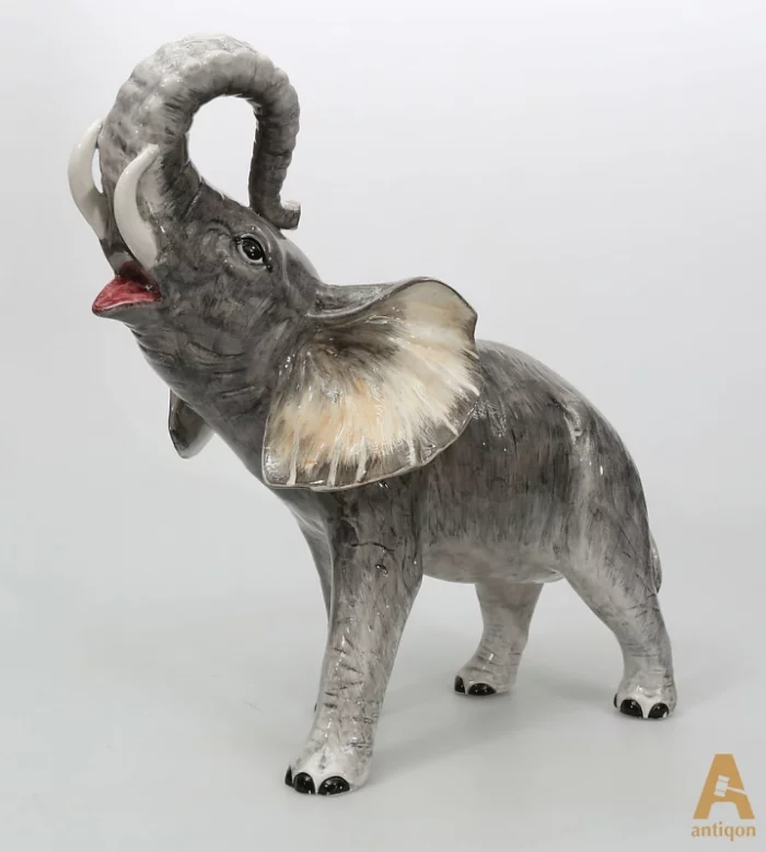 Porcelain figure 