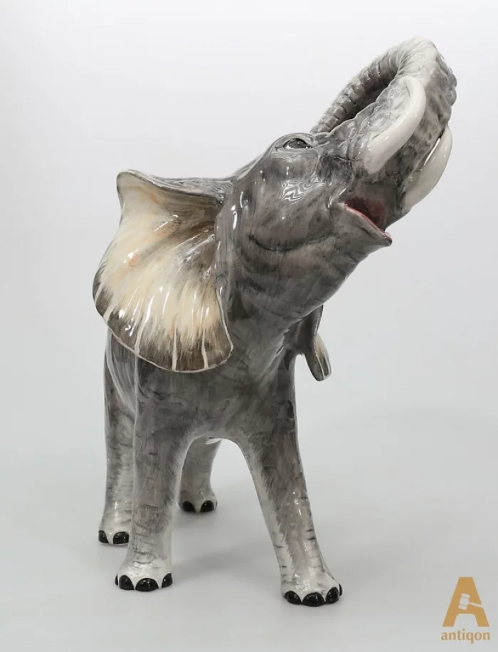 Porcelain figure 