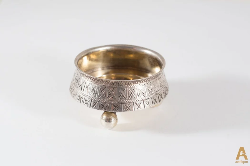 Silver salt shaker 