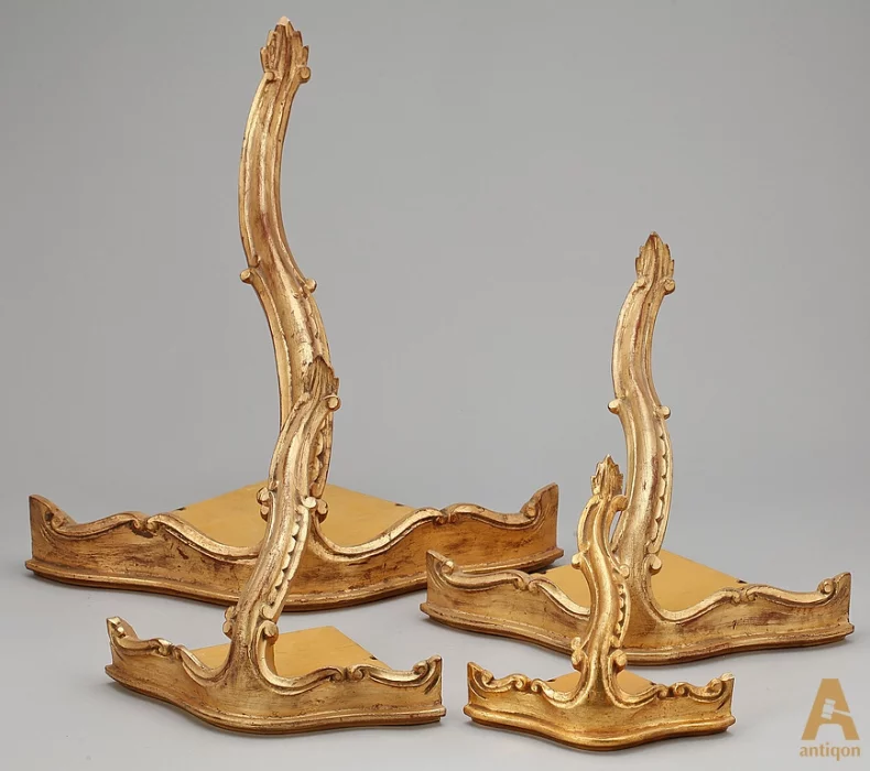 Set of corner shelves