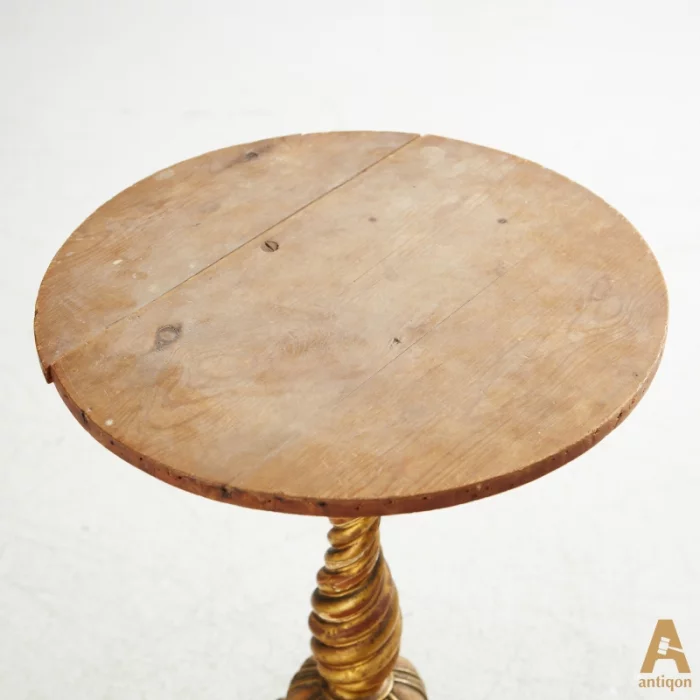 Round table