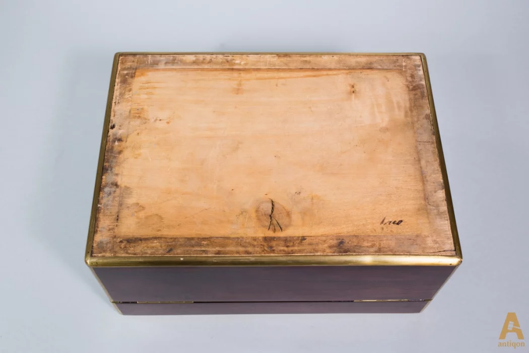 Jewelry box