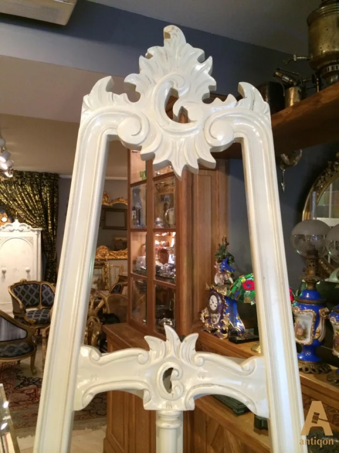 Easel