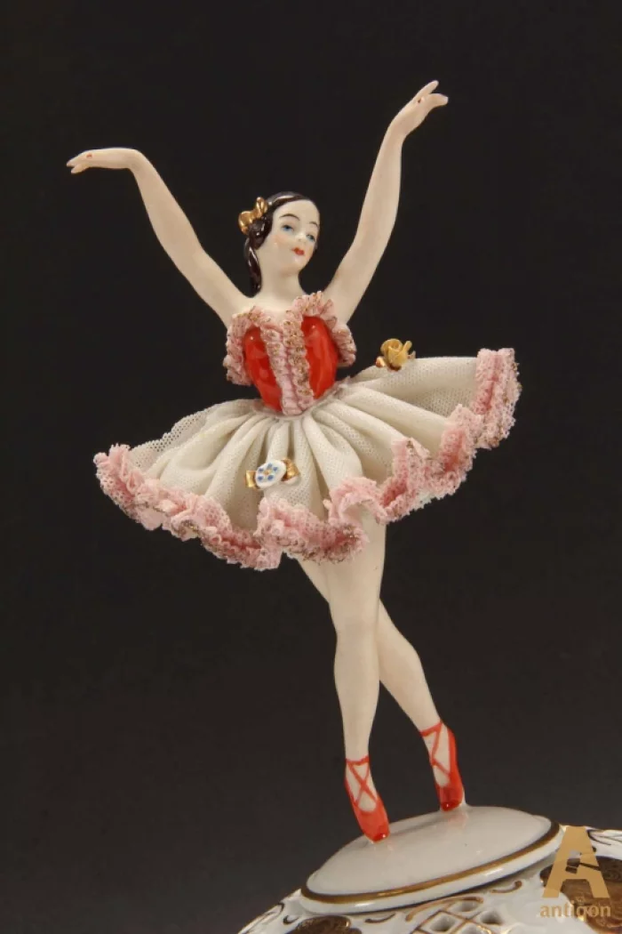 Porcelain Ballerina Musical Figurine