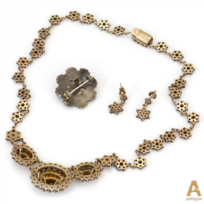 Silver set with garnets