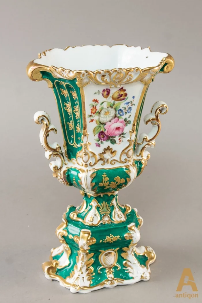 Porcelain vase, 19th century