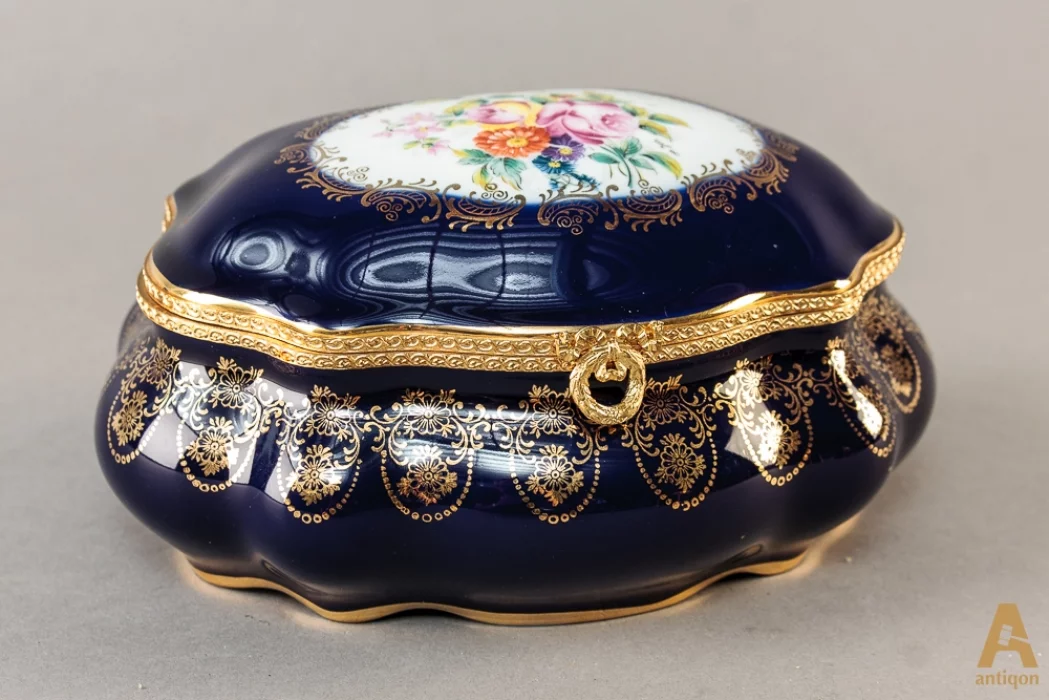 Jewelry box 