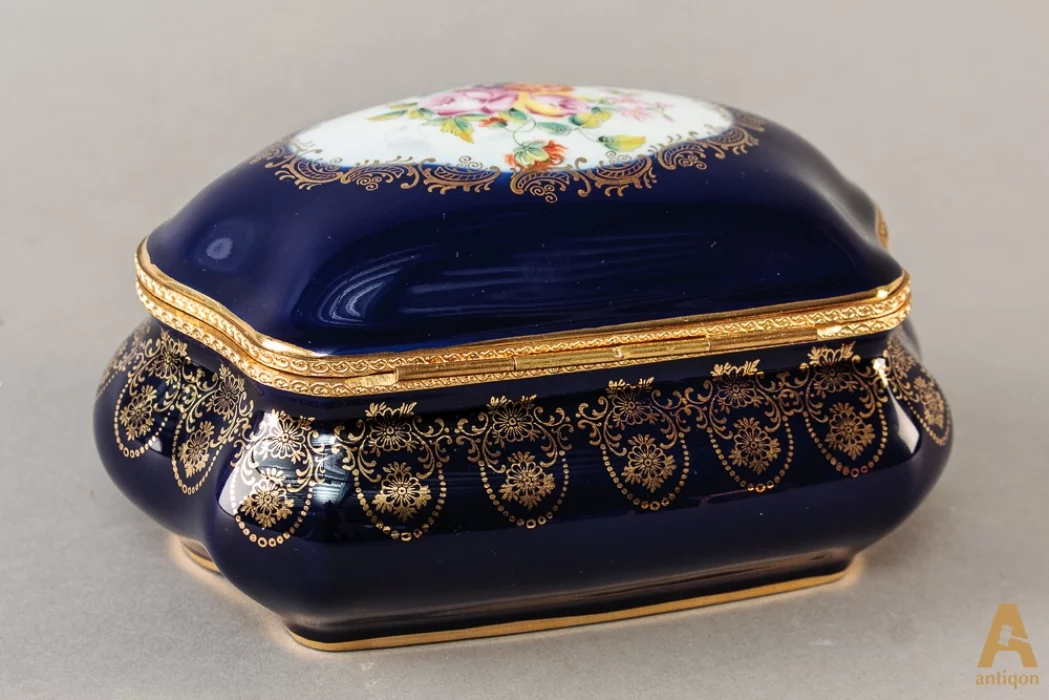 Jewelry box 
