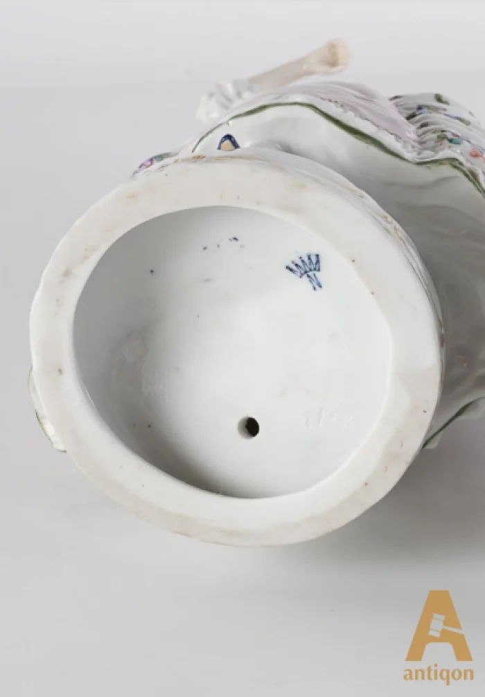 Porcelain figure 