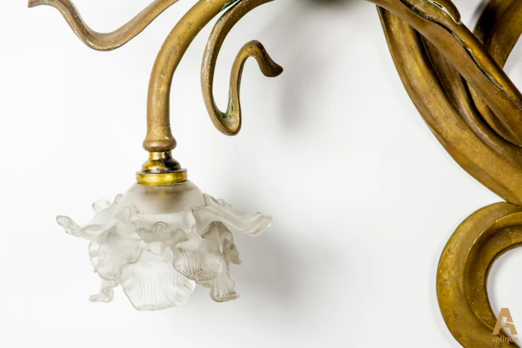 A pair of sconces 