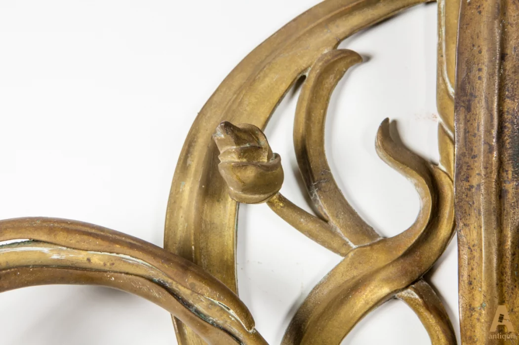 A pair of sconces 