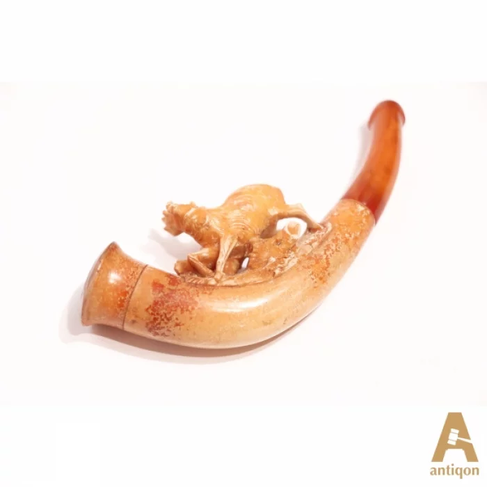 The mouthpiece in a leather case
