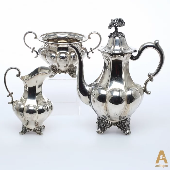 Service à cafe, dans un style rococo.