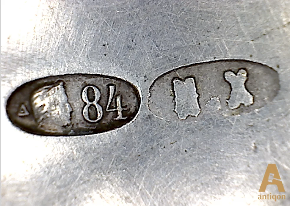 Porte-gobelet en argent Troika partenariat Khlebnikov IP, 