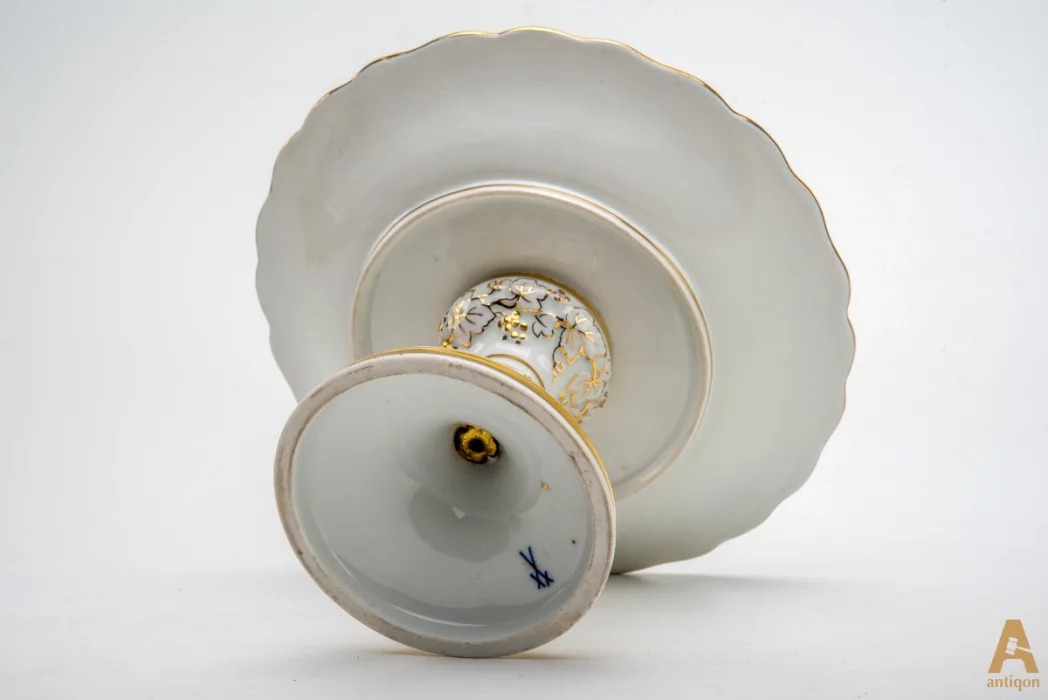 Porcelain vase 