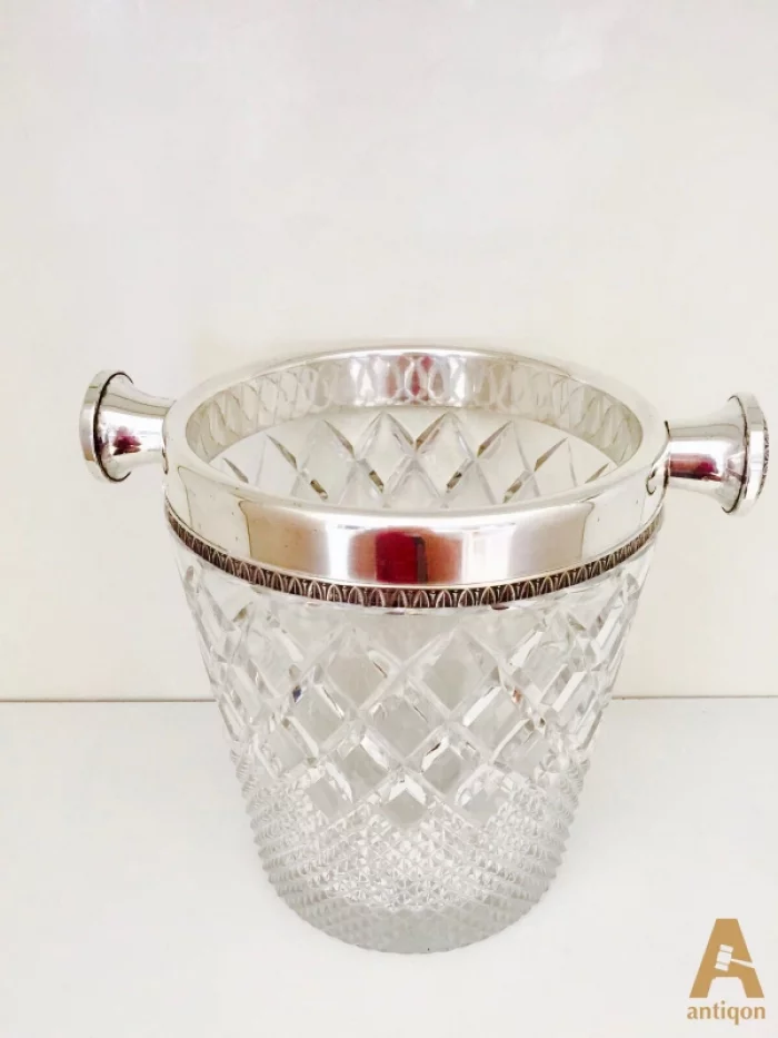 Cooler for wine