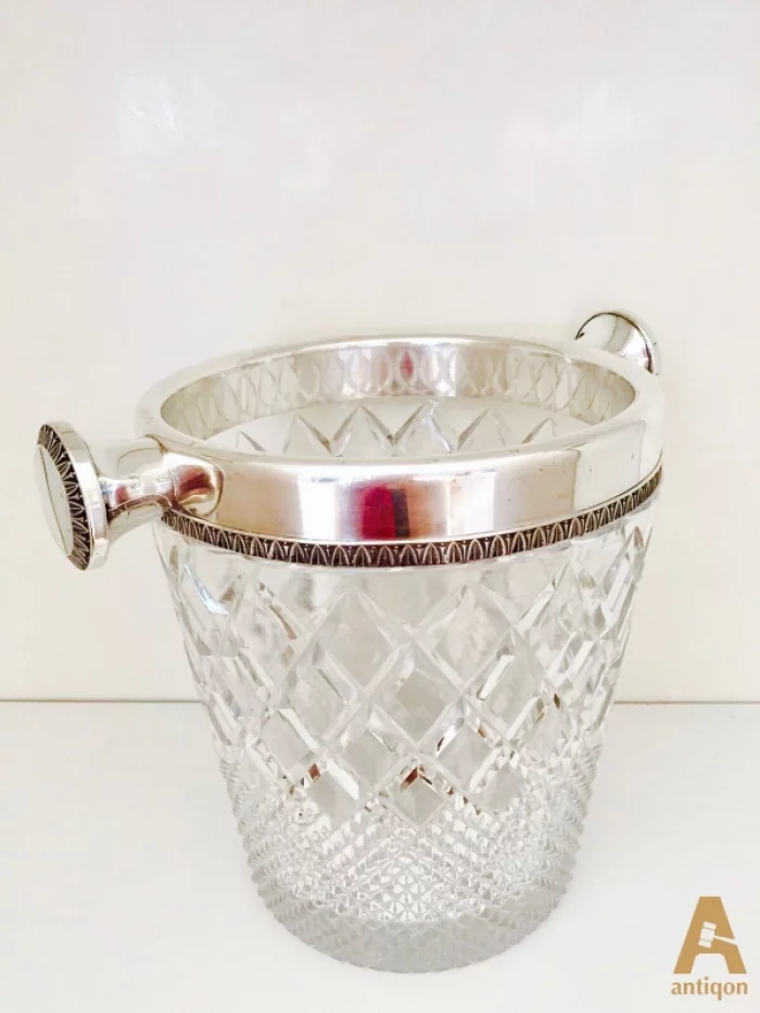 Cooler for wine