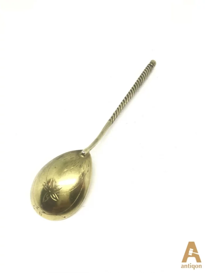 Six silver teaspoons