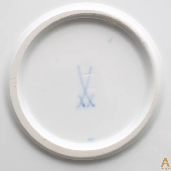 Porcelain tray. Meissen