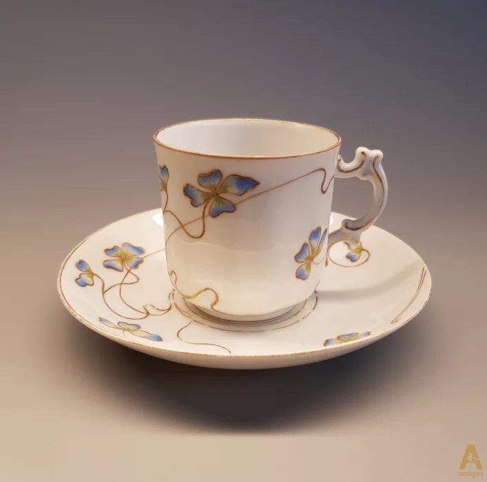 Cup with saucer 